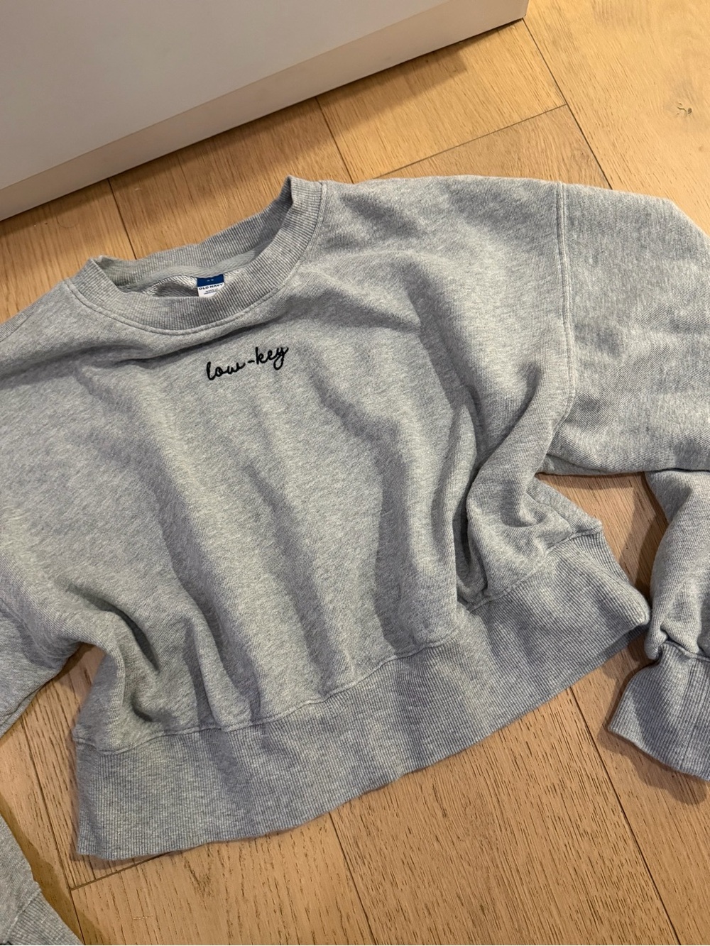Low-Key Embroidered Cropped Sweatshirt Old Navy size XS